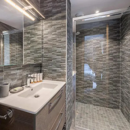 Moderne A Meribel : Jacuzzi, Sauna, 6 Chambres, Proche Centre Et Navette - Fr-1-565-55 Chalet *